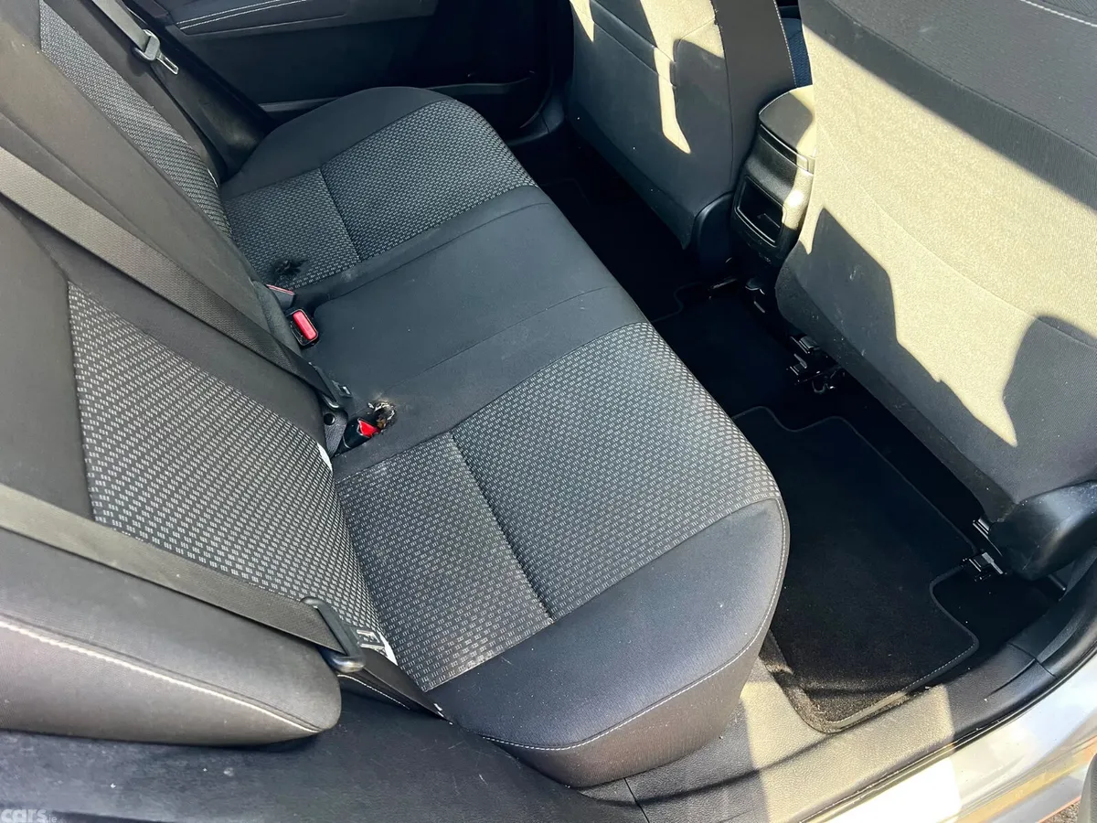 Toyota Corolla Saloon, Diesel, 2015, Silver