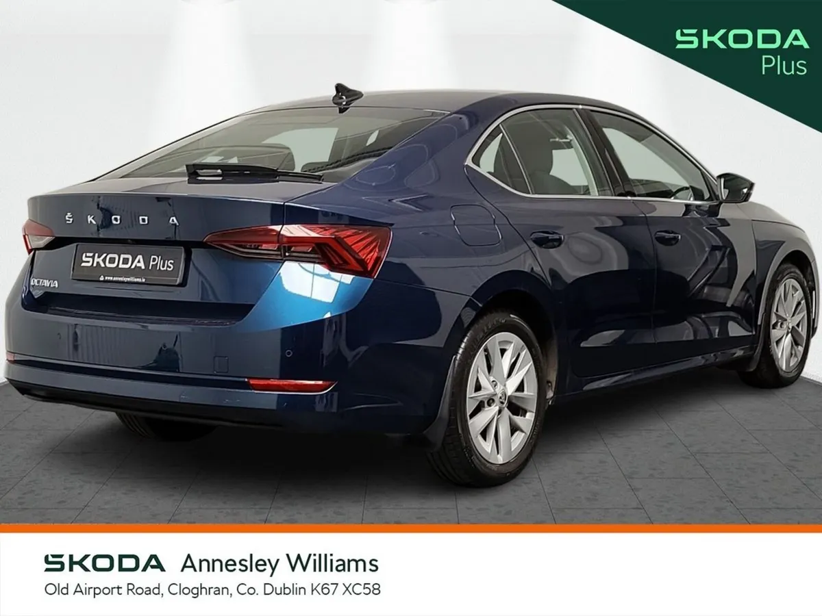 Skoda Octavia Saloon, Petrol, 2023, Blue