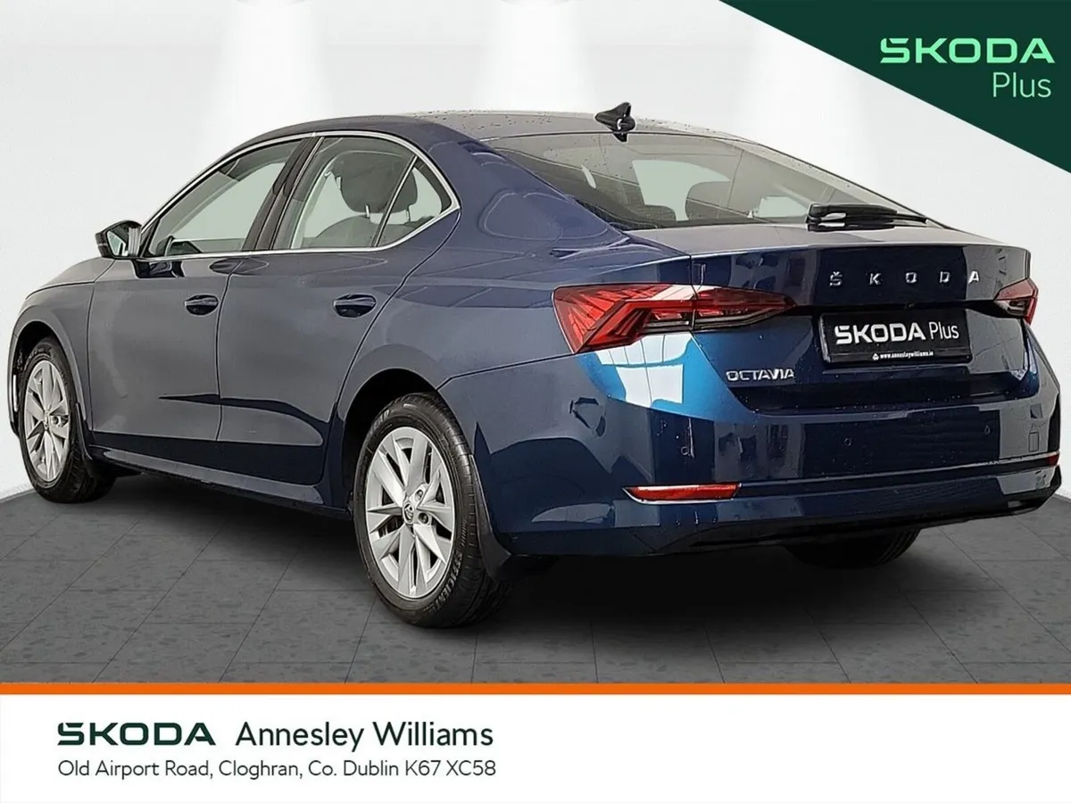 Skoda Octavia Saloon, Petrol, 2023, Blue