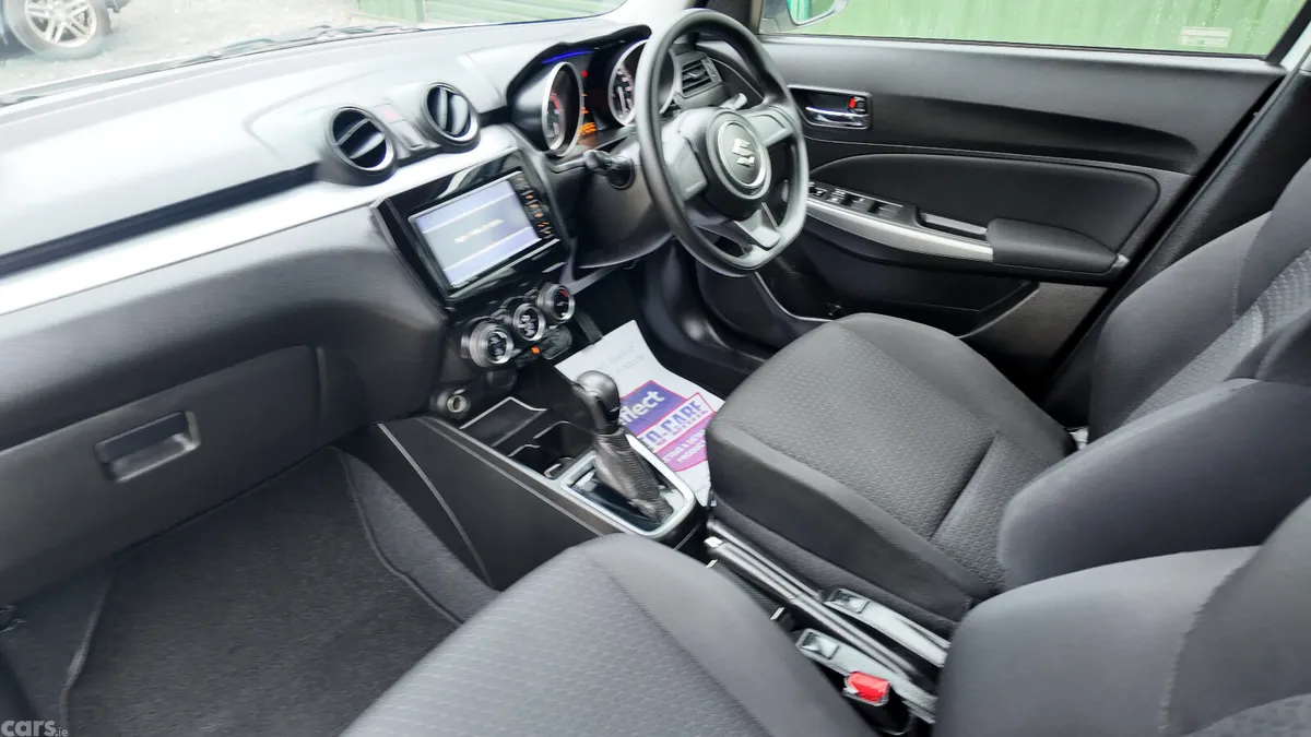 Suzuki Swift Hatchback, Petrol, 2019, White