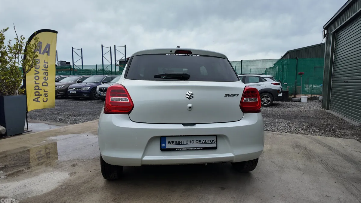 Suzuki Swift Hatchback, Petrol, 2019, White