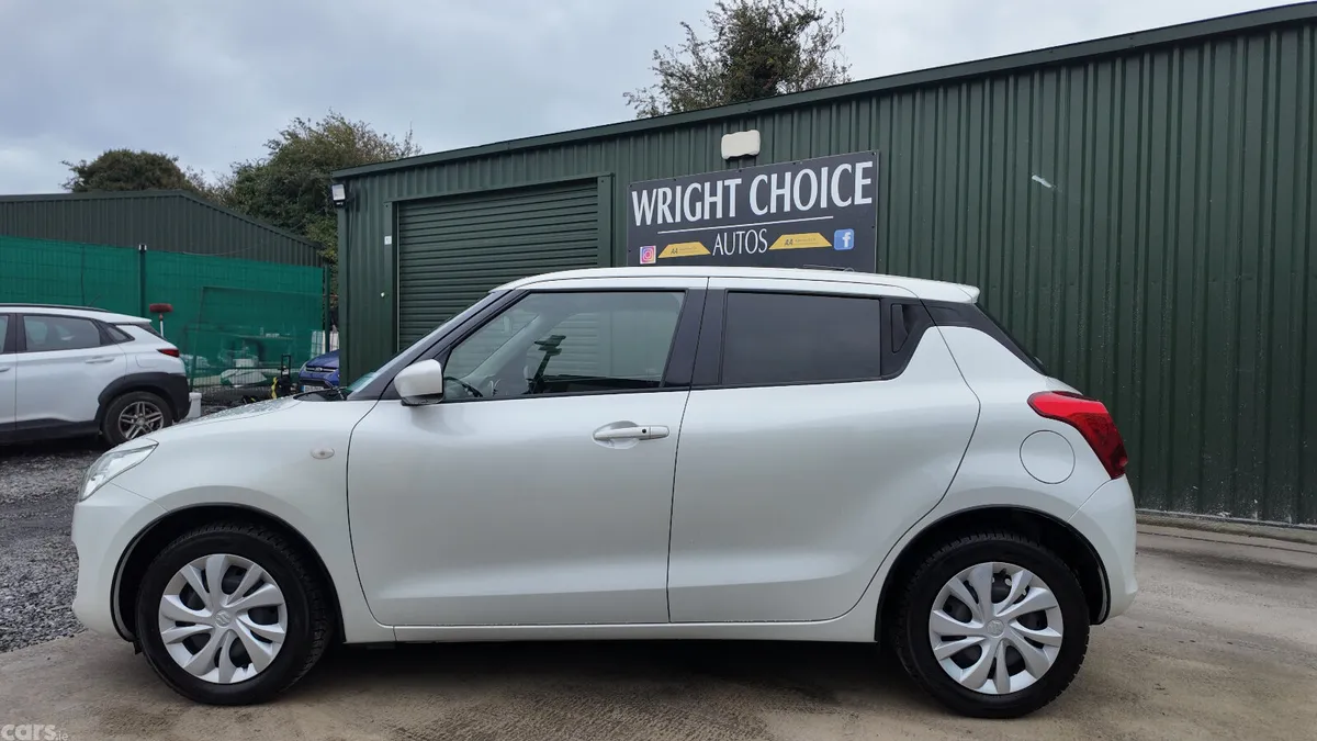 Suzuki Swift Hatchback, Petrol, 2019, White