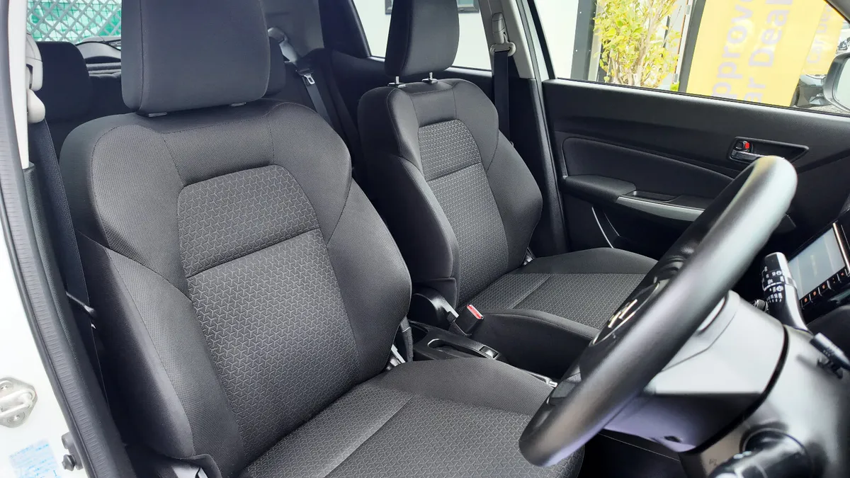 Suzuki Swift Hatchback, Petrol, 2019, White