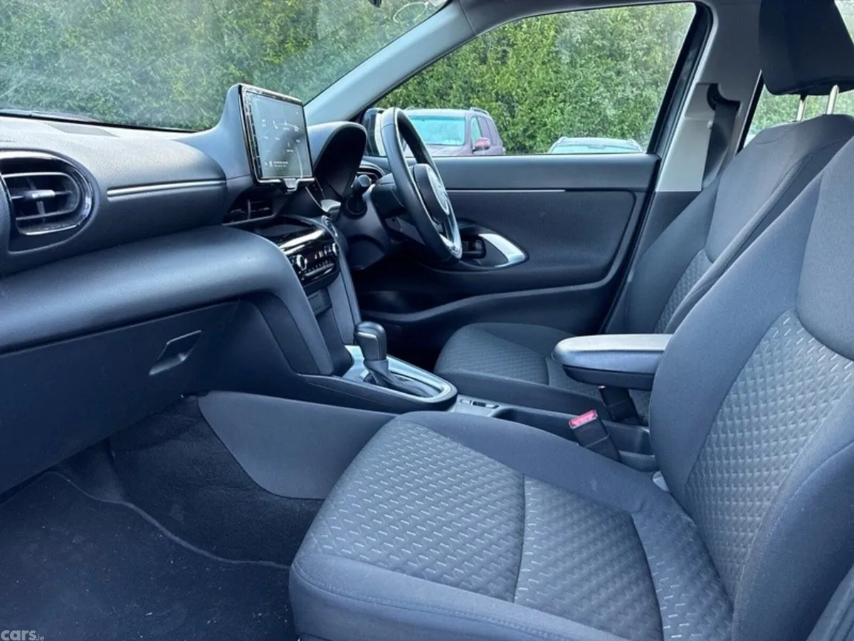 Toyota Yaris Cross Hatchback, Petrol Hybrid, 2024, Grey