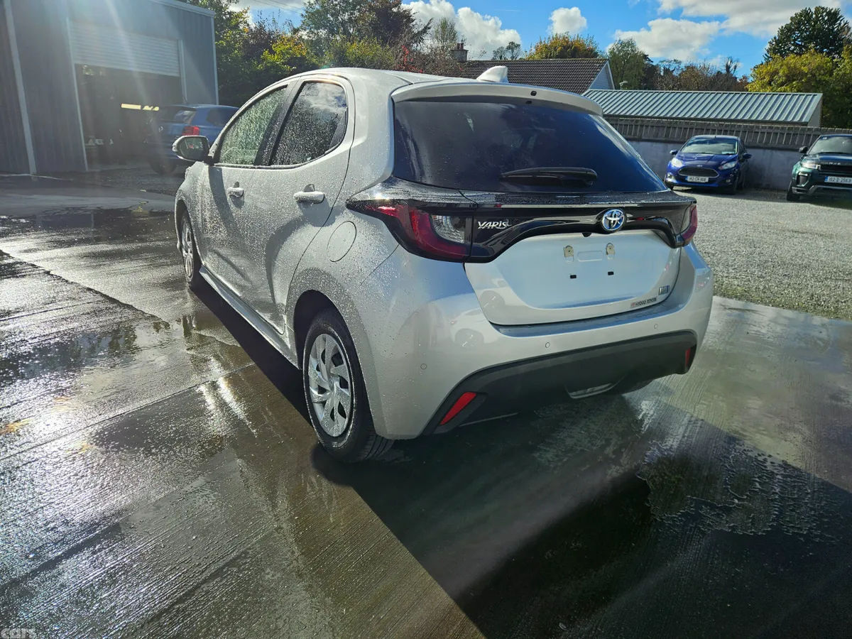 Toyota Yaris Hatchback, Petrol Hybrid, 2021, Silver