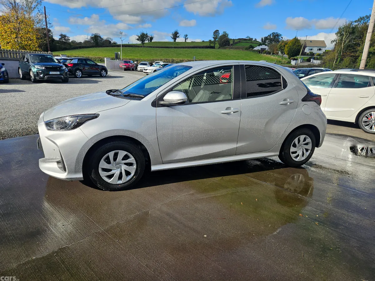 Toyota Yaris Hatchback, Petrol Hybrid, 2021, Silver