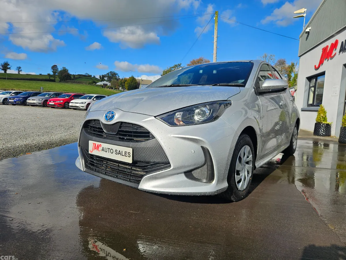 Toyota Yaris Hatchback, Petrol Hybrid, 2021, Silver