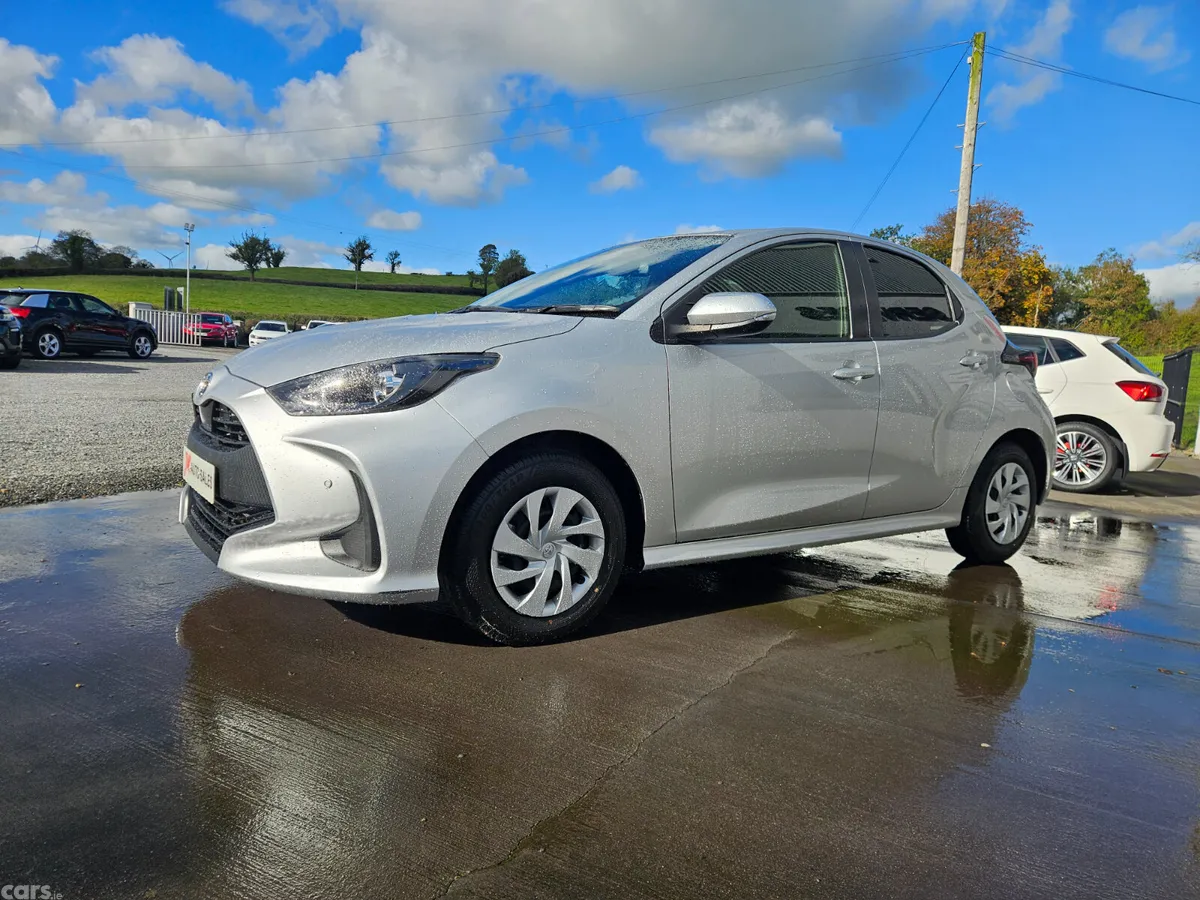 Toyota Yaris Hatchback, Petrol Hybrid, 2021, Silver