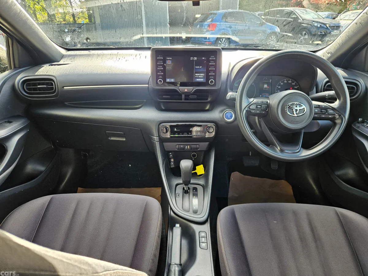 Toyota Yaris Hatchback, Petrol Hybrid, 2021, Silver