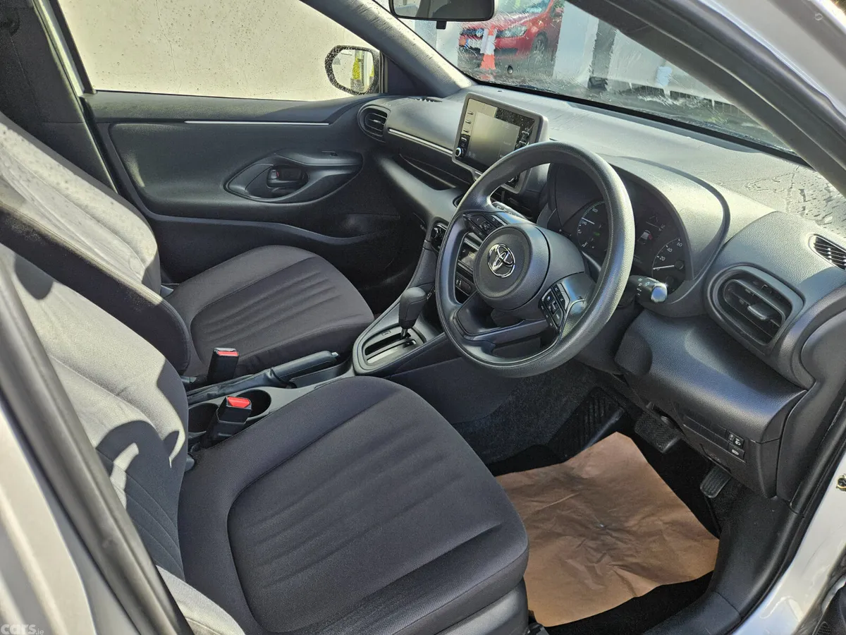 Toyota Yaris Hatchback, Petrol Hybrid, 2021, Silver