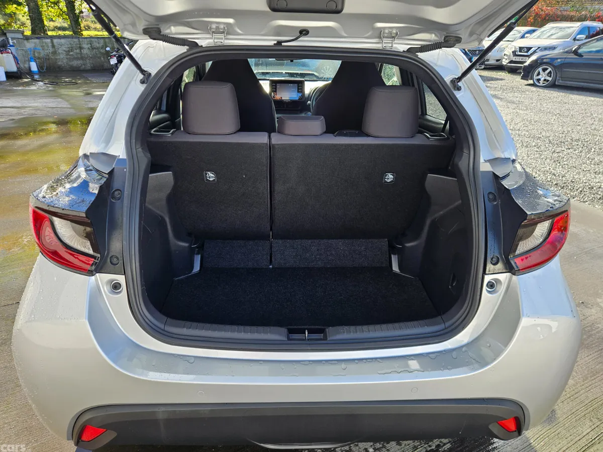 Toyota Yaris Hatchback, Petrol Hybrid, 2021, Silver