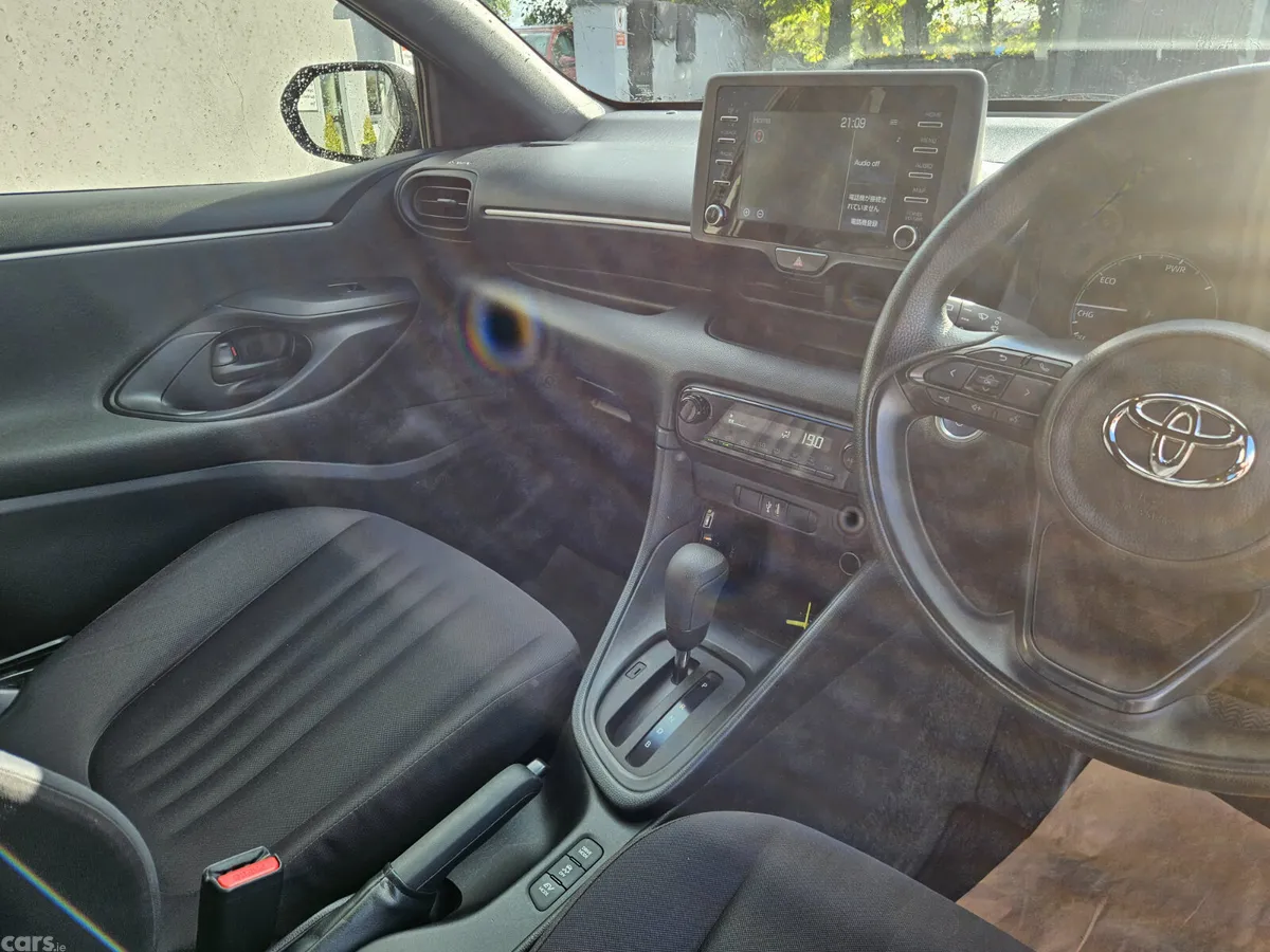 Toyota Yaris Hatchback, Petrol Hybrid, 2021, Silver