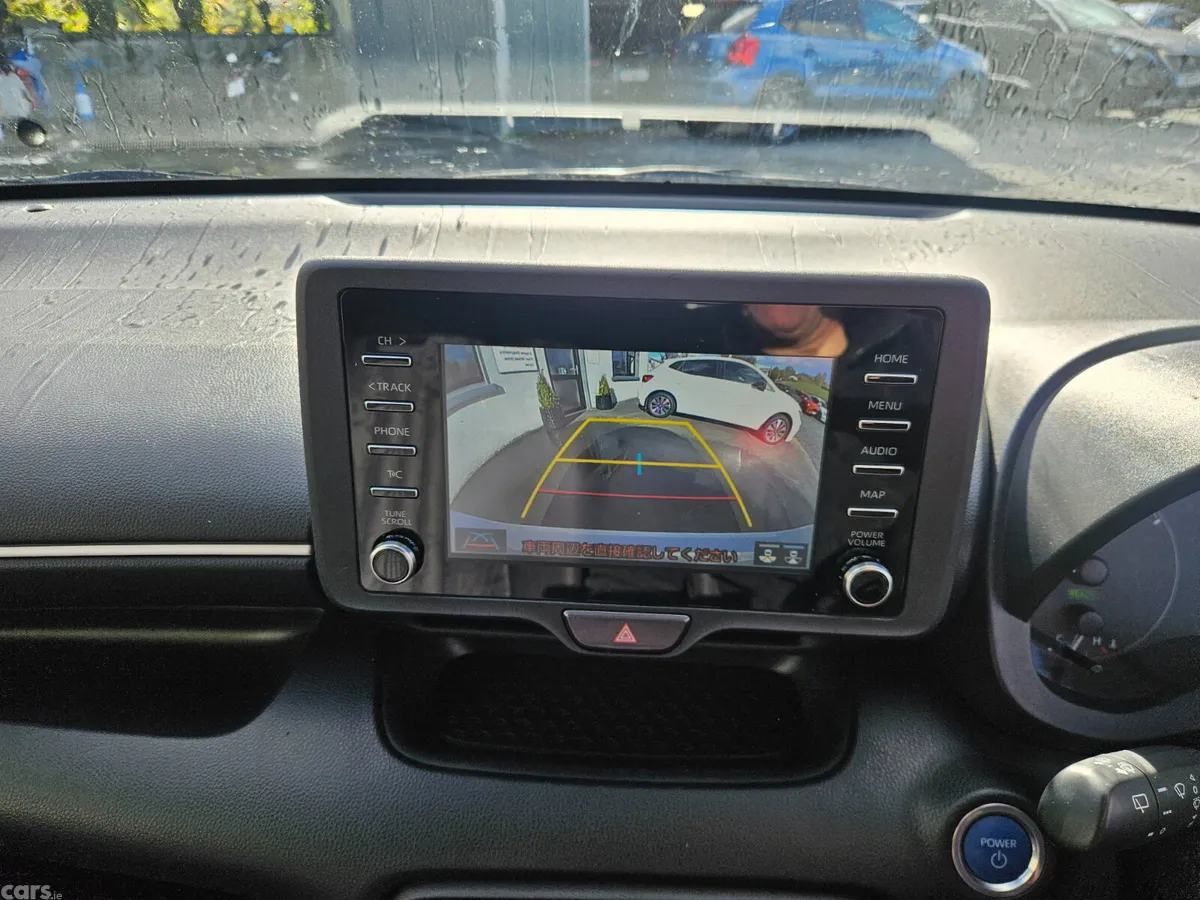 Toyota Yaris Hatchback, Petrol Hybrid, 2021, Silver