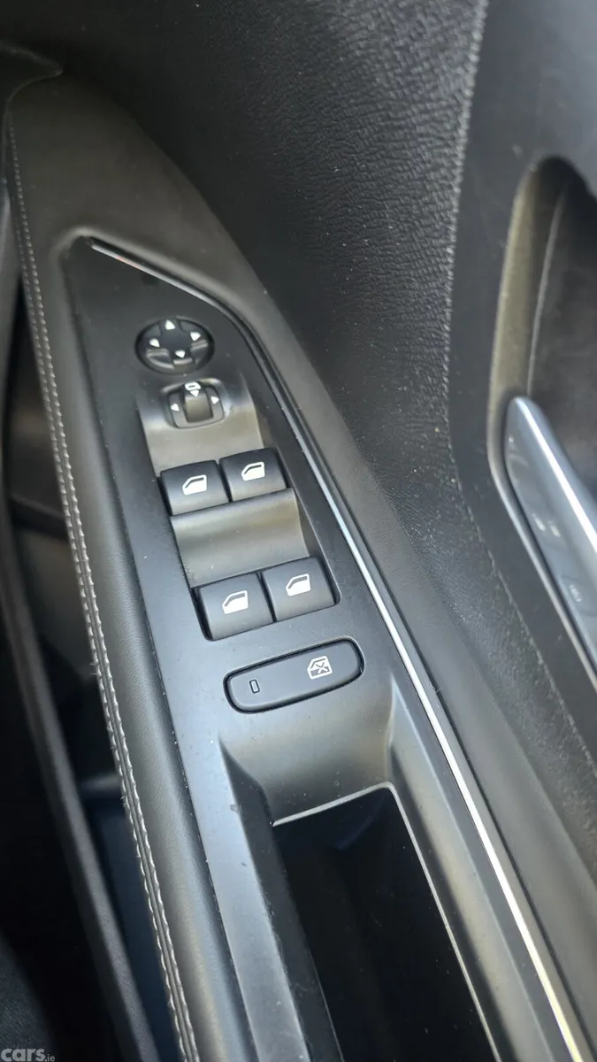 Peugeot 5008 MPV, Diesel, 2018, Blue