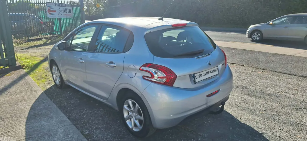 Peugeot 208 Hatchback, Diesel, 2014, Silver