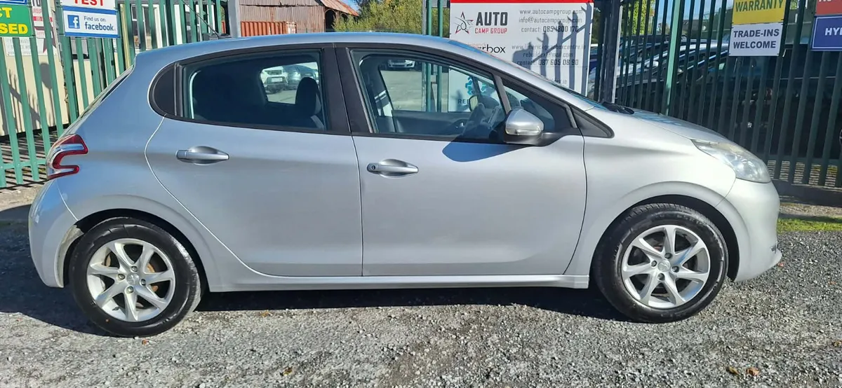 Peugeot 208 Hatchback, Diesel, 2014, Silver