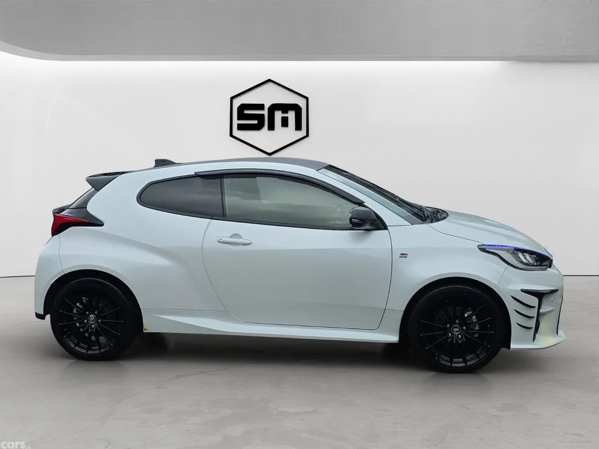 Toyota Yaris Hatchback, Petrol, 2021, White