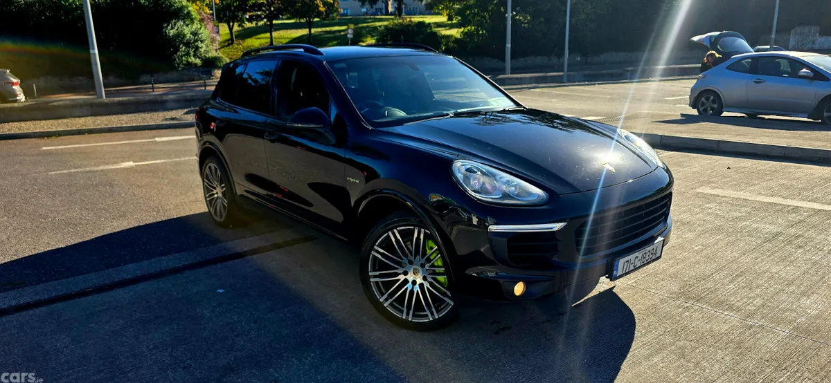 Porsche Cayenne SUV, Petrol Plug-in Hybrid, 2017, Black