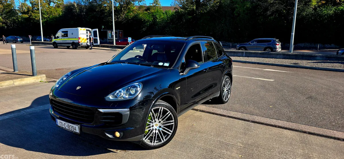 Porsche Cayenne SUV, Petrol Plug-in Hybrid, 2017, Black