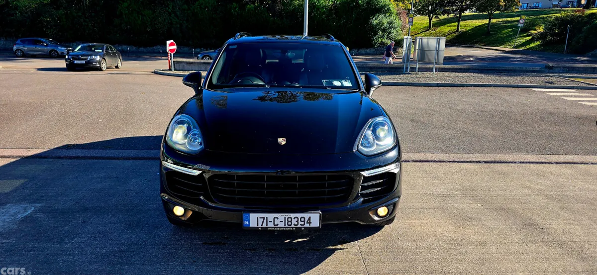 Porsche Cayenne SUV, Petrol Plug-in Hybrid, 2017, Black