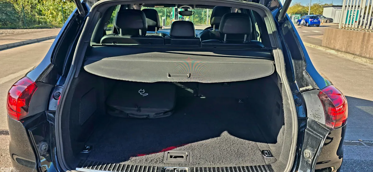 Porsche Cayenne SUV, Petrol Plug-in Hybrid, 2017, Black