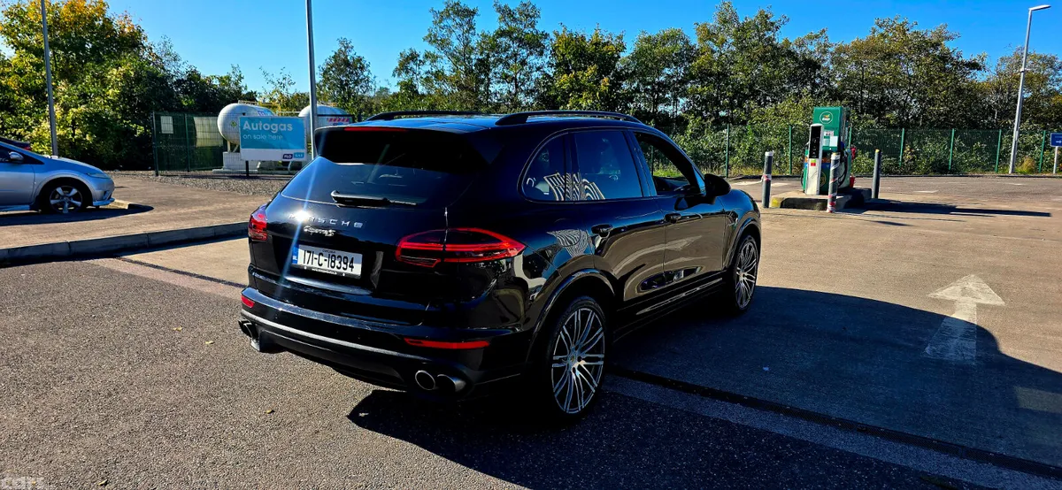 Porsche Cayenne SUV, Petrol Plug-in Hybrid, 2017, Black