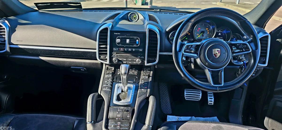 Porsche Cayenne SUV, Petrol Plug-in Hybrid, 2017, Black