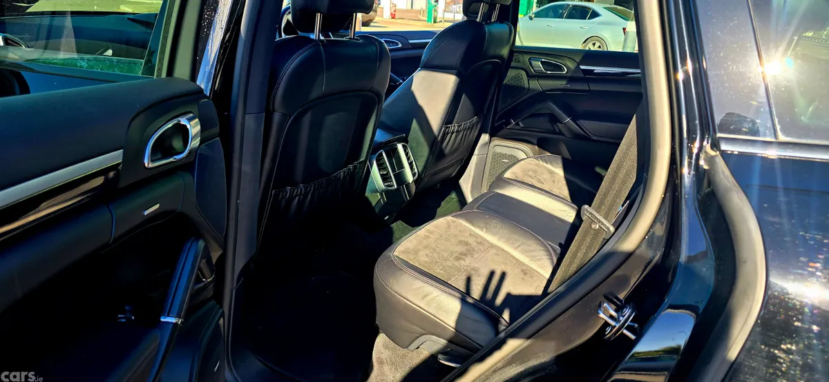 Porsche Cayenne SUV, Petrol Plug-in Hybrid, 2017, Black
