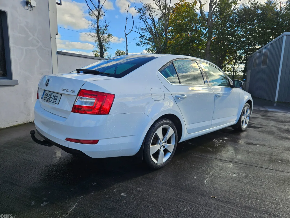 Skoda Octavia Saloon, Diesel, 2015, White