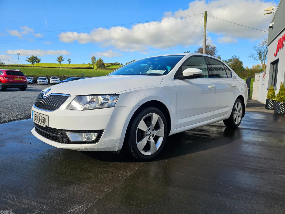 Skoda Octavia Saloon, Diesel, 2015, White