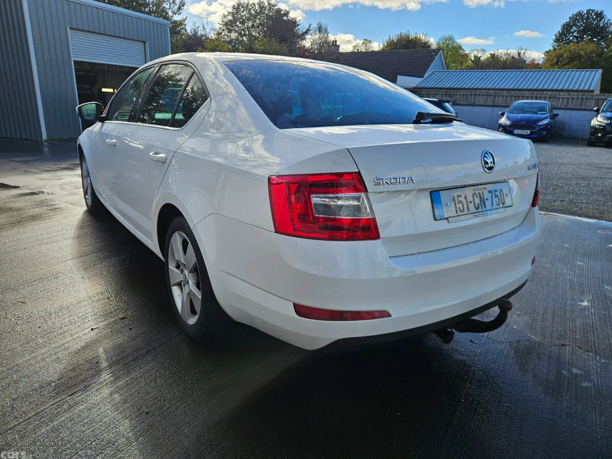 Skoda Octavia Saloon, Diesel, 2015, White