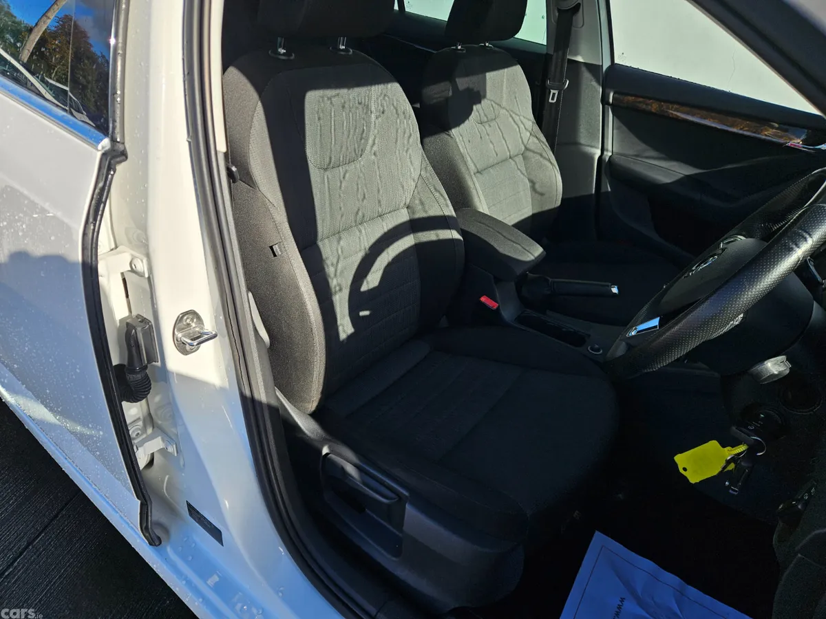 Skoda Octavia Saloon, Diesel, 2015, White