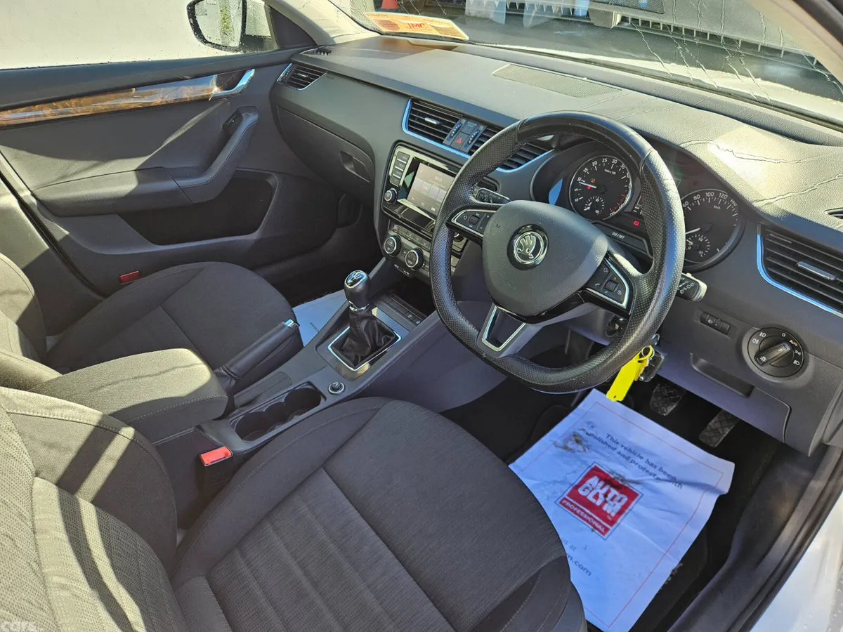 Skoda Octavia Saloon, Diesel, 2015, White