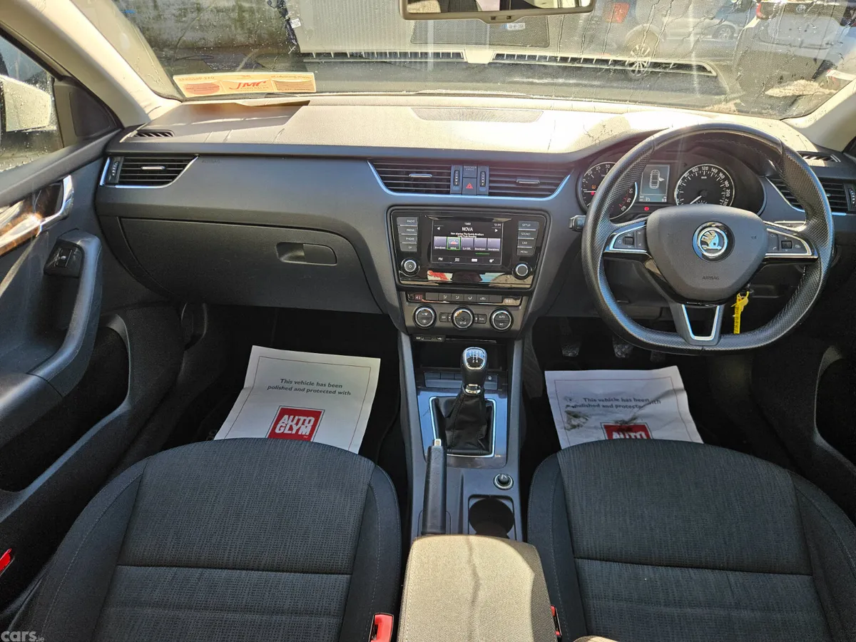 Skoda Octavia Saloon, Diesel, 2015, White