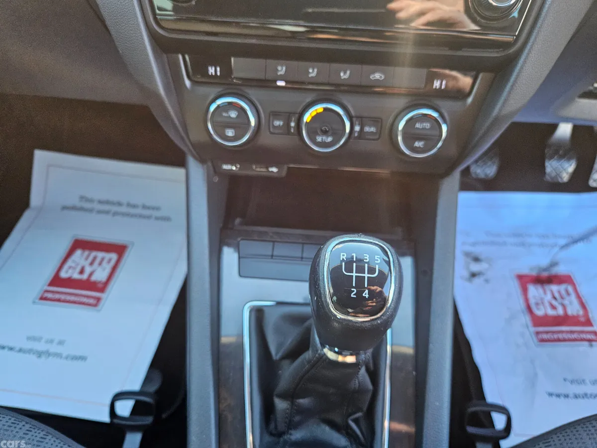 Skoda Octavia Saloon, Diesel, 2015, White