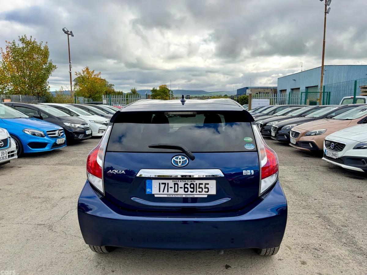 Toyota Aqua Hatchback, Petrol Hybrid, 2017, Blue