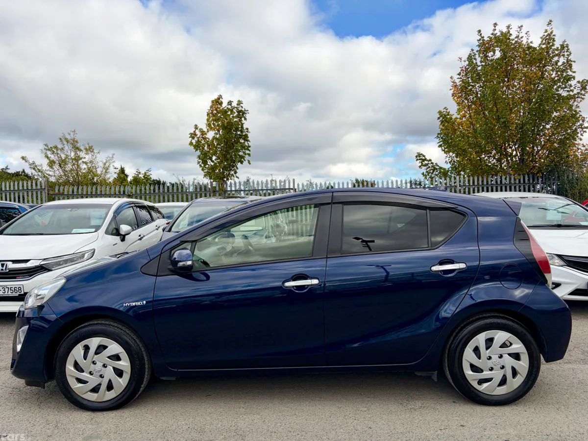 Toyota Aqua Hatchback, Petrol Hybrid, 2017, Blue
