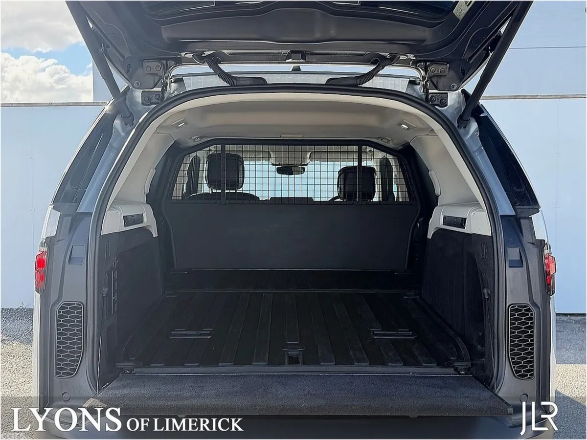 Land Rover Discovery SUV, Diesel, 2023, Silver