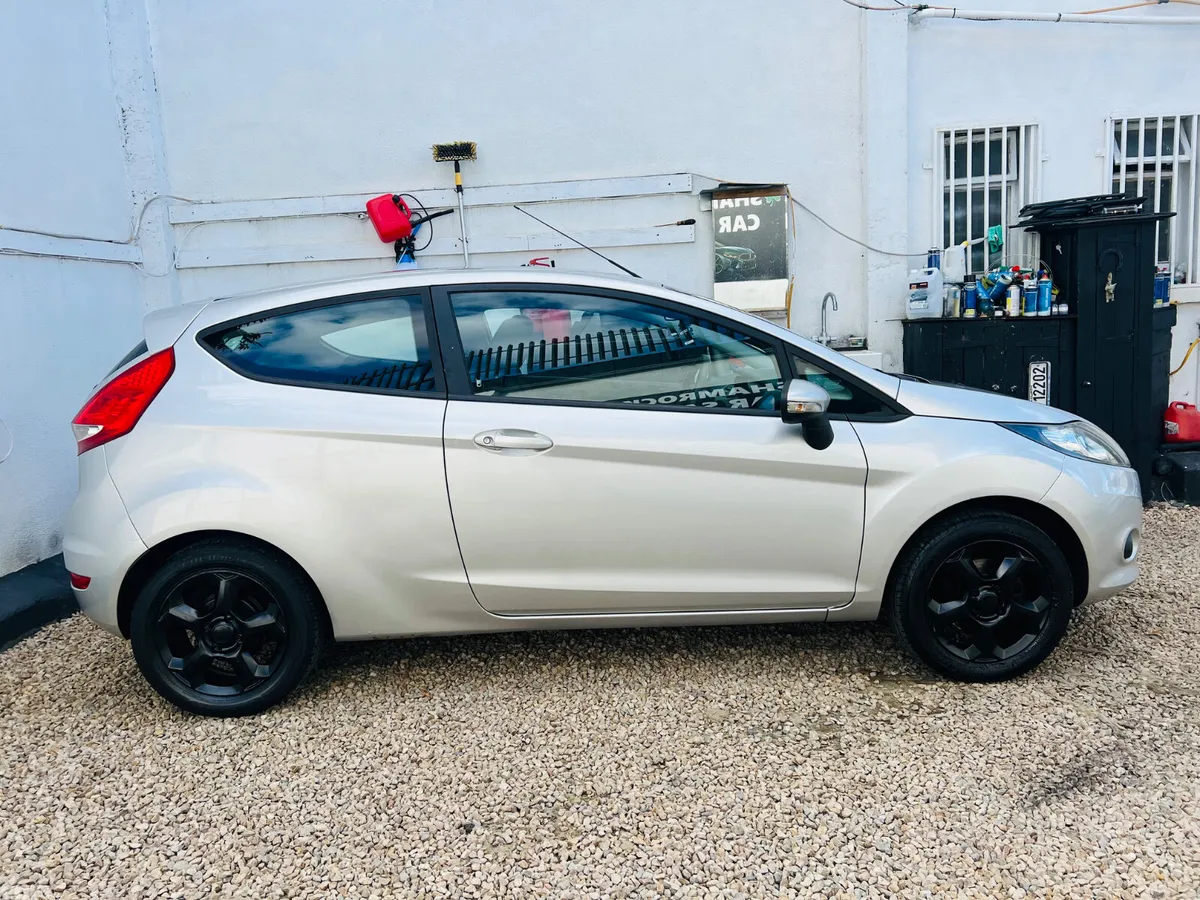 Ford Fiesta Hatchback, Petrol, 2011, Silver