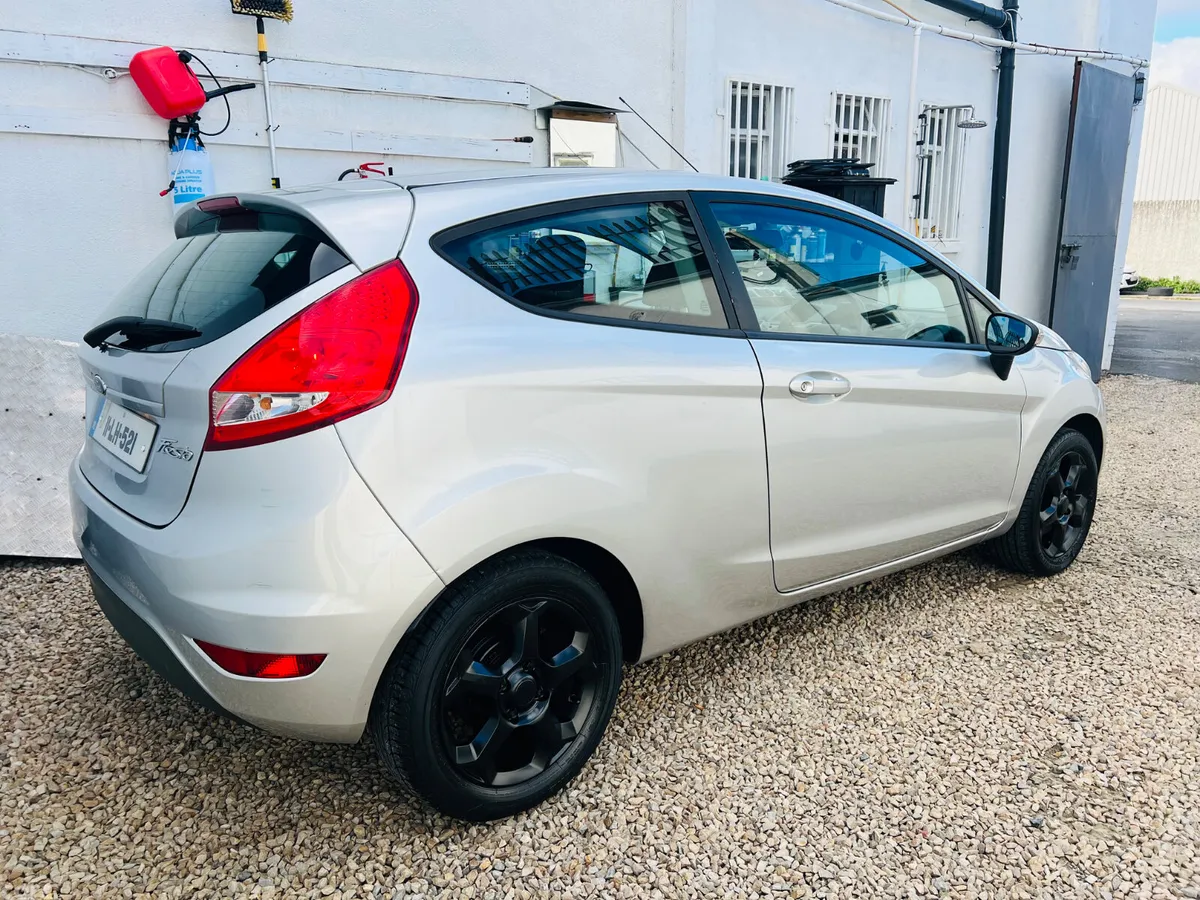 Ford Fiesta Hatchback, Petrol, 2011, Silver