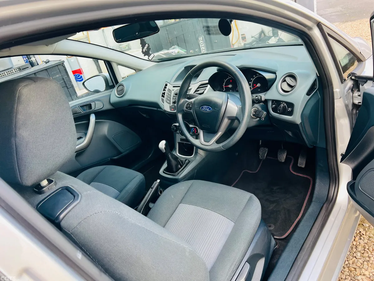 Ford Fiesta Hatchback, Petrol, 2011, Silver