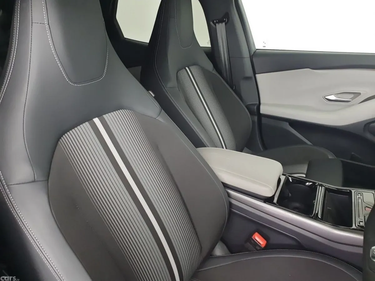 Ford Capri SUV, Electric, 2025, Grey