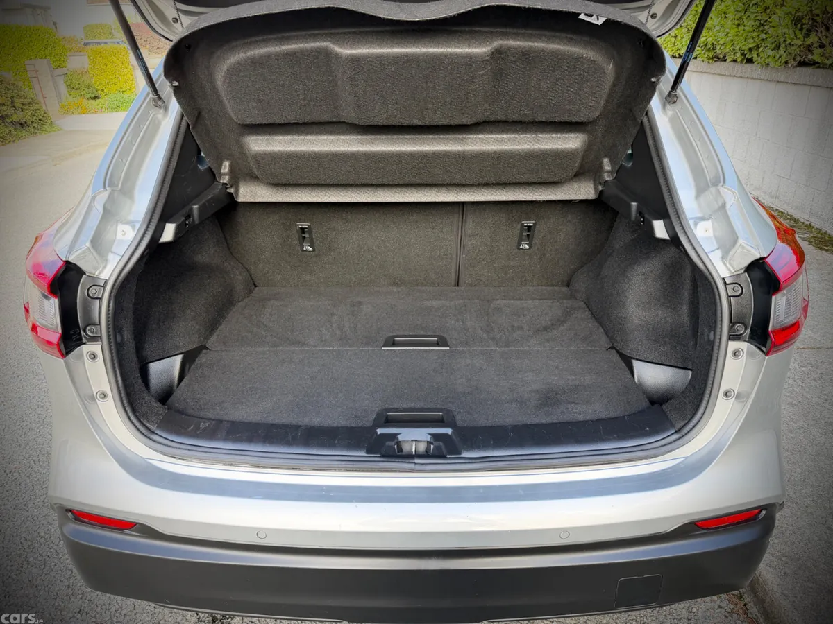 Nissan Qashqai Hatchback, Petrol, 2018, Silver