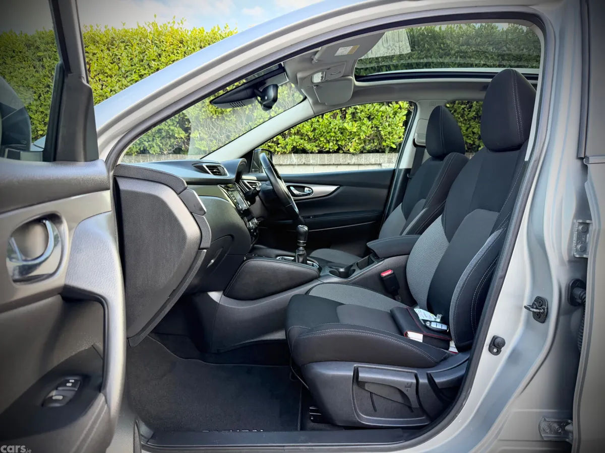 Nissan Qashqai Hatchback, Petrol, 2018, Silver