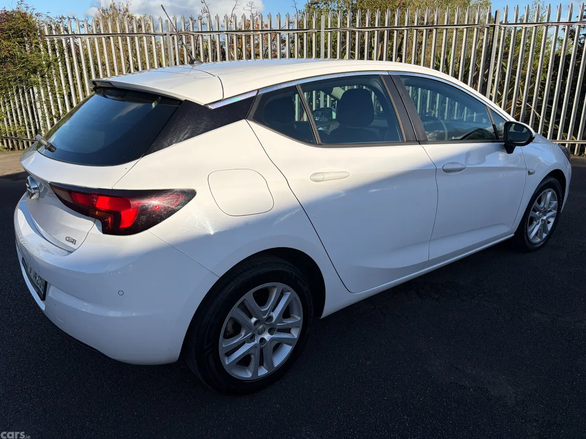 Opel Astra Hatchback, Diesel, 2017, White
