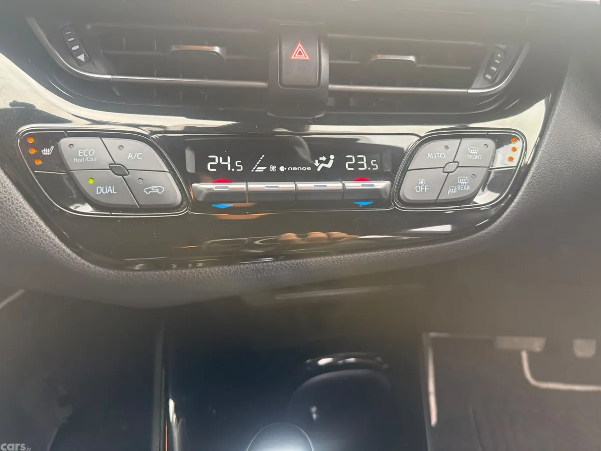 Toyota C-HR SUV, Petrol Hybrid, 2019, White