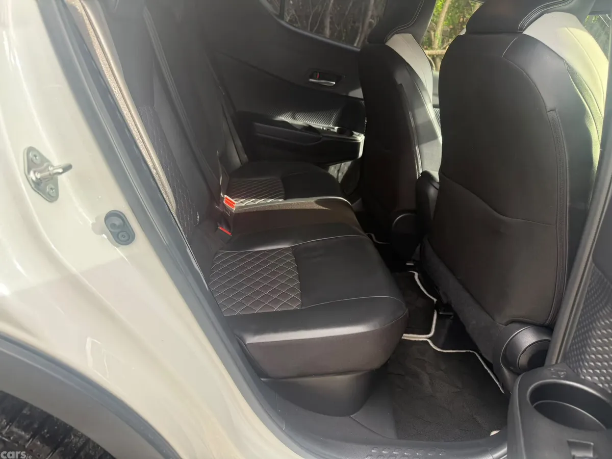 Toyota C-HR SUV, Petrol Hybrid, 2019, White