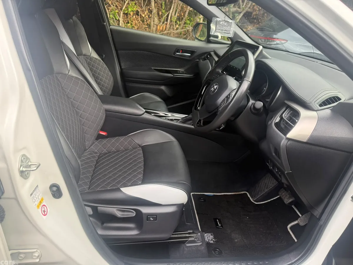 Toyota C-HR SUV, Petrol Hybrid, 2019, White