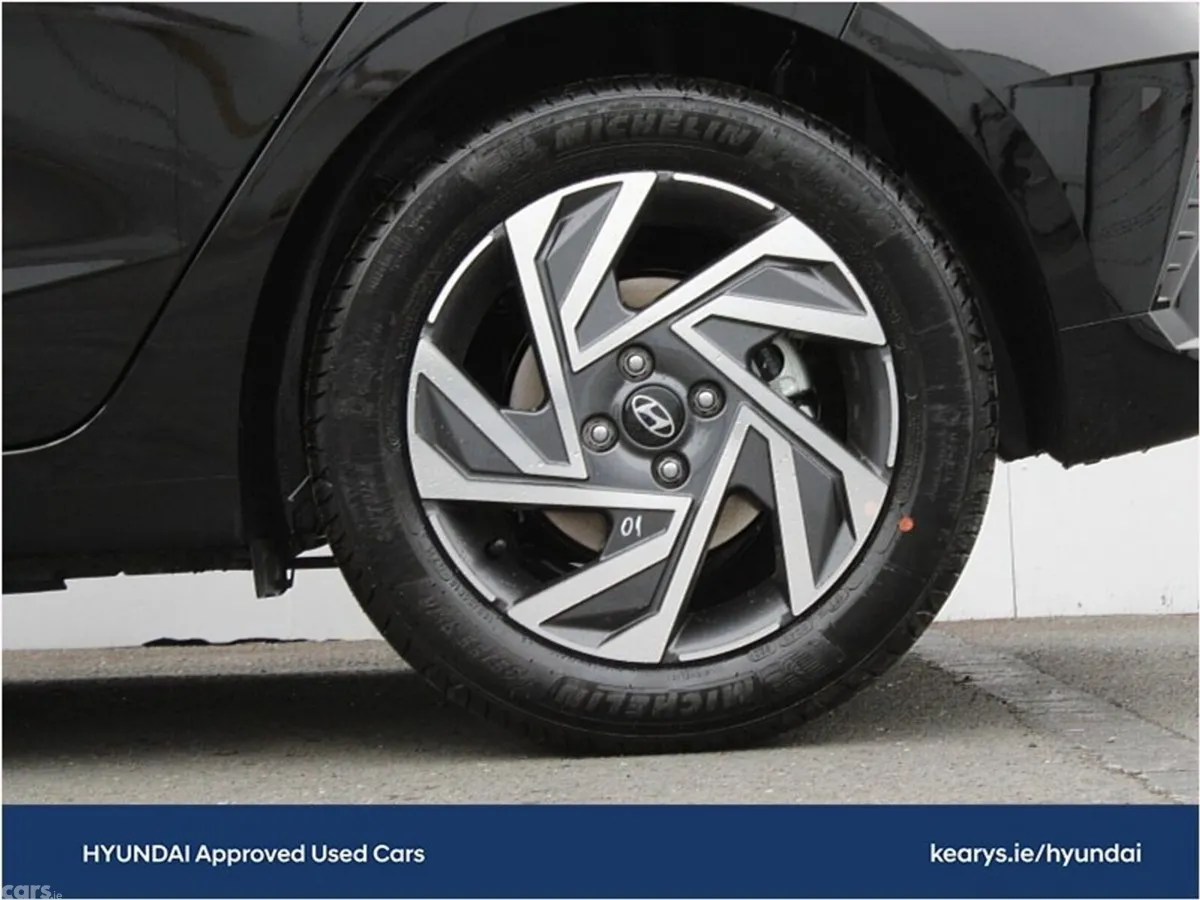 Hyundai i20 Hatchback, Petrol, 2024, Black
