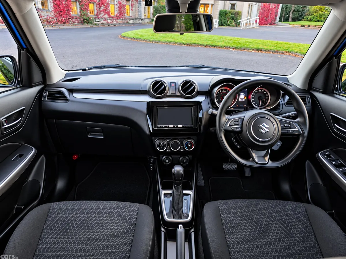 Suzuki Swift Hatchback, Petrol, 2022, Blue